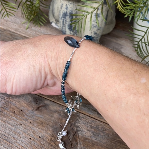 SILVER and TOPAZ Bracelet - Picture 7 of 8